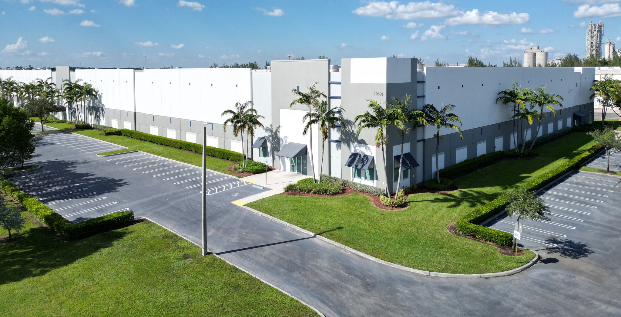 10801 NW 103rd St, Medley, FL à louer Photo intérieure- Image 1 de 2