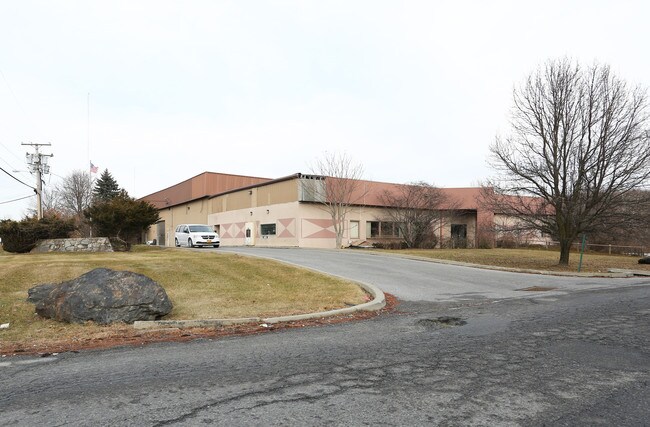 Plus de détails pour 10-14 Tucker Dr, Poughkeepsie, NY - Industriel à louer