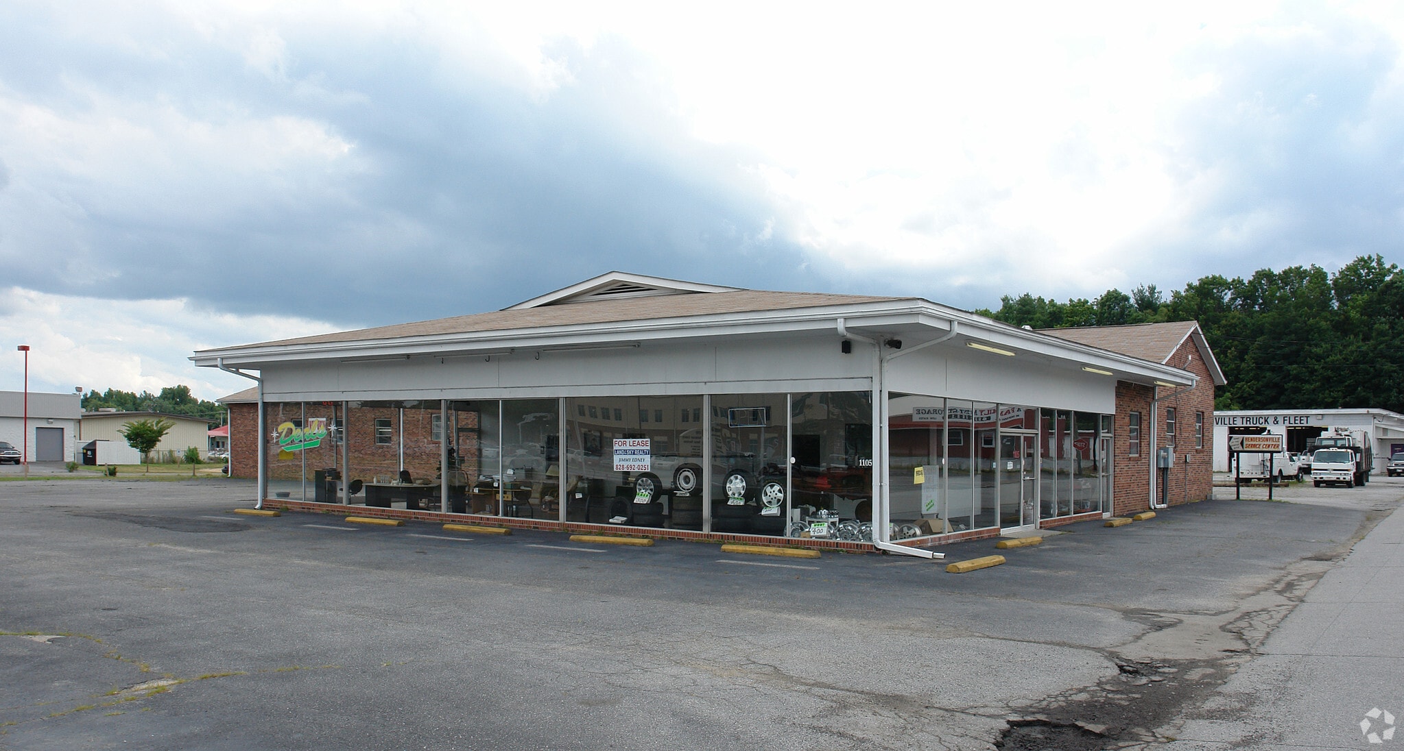 1105 Spartanburg Hwy, Hendersonville, NC for lease Primary Photo- Image 1 of 21