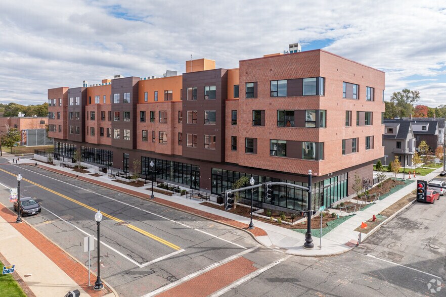 45 E Central St, Natick, MA à louer - Photo principale - Image 1 de 7