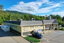 50 Main St, Lincoln, NH à louer - Photo du bâtiment - Image 2 de 4