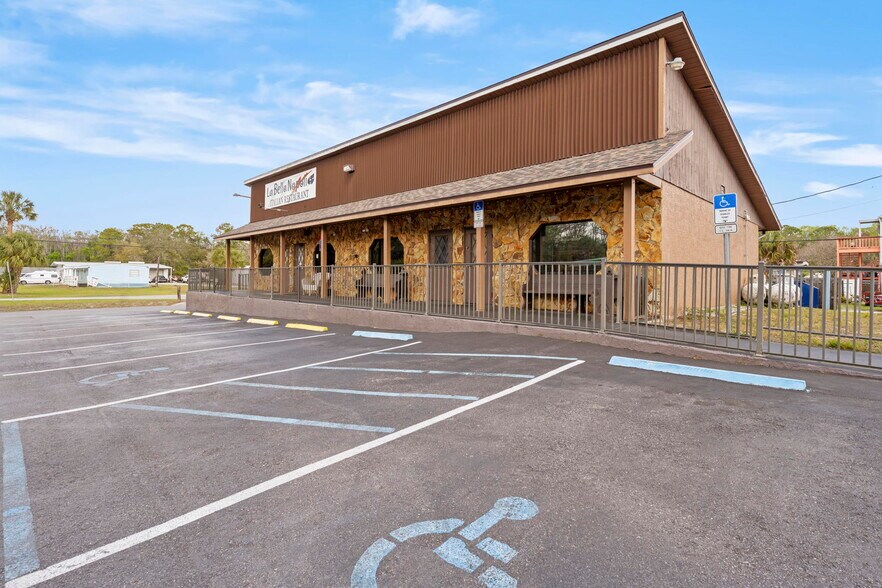 7390 Shoal Line Blvd, Weeki Wachee, FL à vendre - Photo du bâtiment - Image 3 de 61