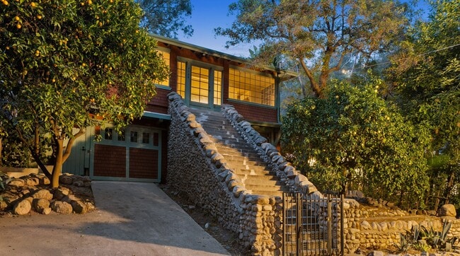 Plus de détails pour 2024 Laurel Canyon Blvd, Los Angeles, CA - Multi-résidentiel à vendre