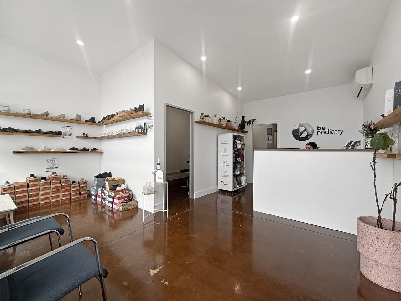 27 Beewar St, Greensborough for lease Interior Photo- Image 1 of 5