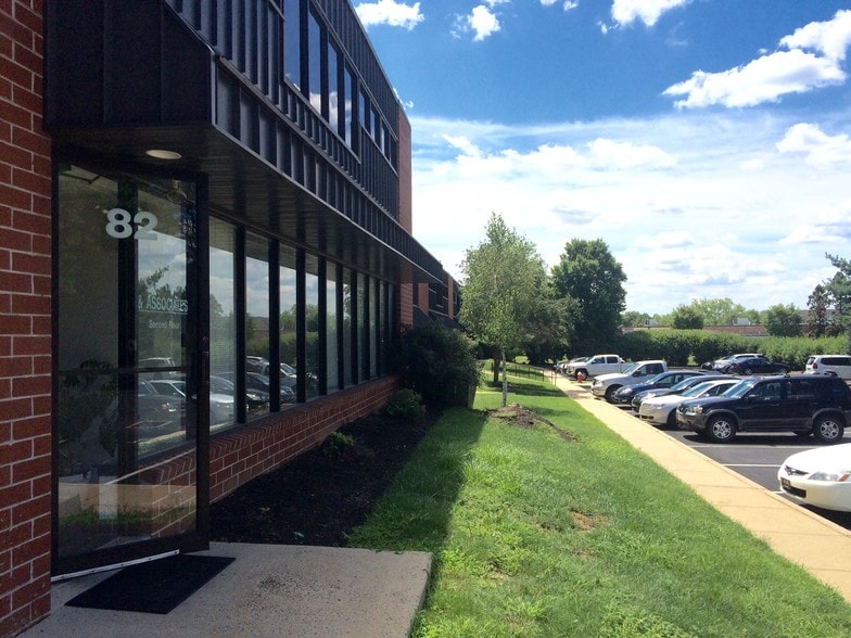 54-98 Walker Ln, Newtown, PA for lease - Building Photo - Image 3 of 6