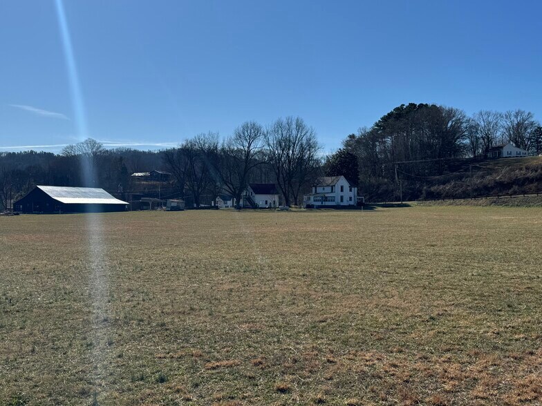 226 Cherohala Skyway, Tellico Plains, TN à vendre - Photo du bâtiment - Image 2 de 15