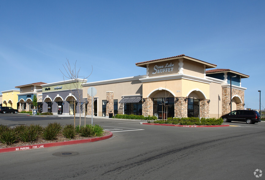 2513 W Taron Ct, Elk Grove, CA for lease - Building Photo - Image 3 of 9