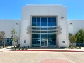 28010 Industry Dr, Santa Clarita, CA for lease Building Photo- Image 1 of 4