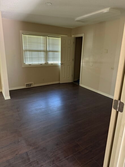 1926 N Andover Rd, Andover, KS à vendre - Photo du bâtiment - Image 2 de 4