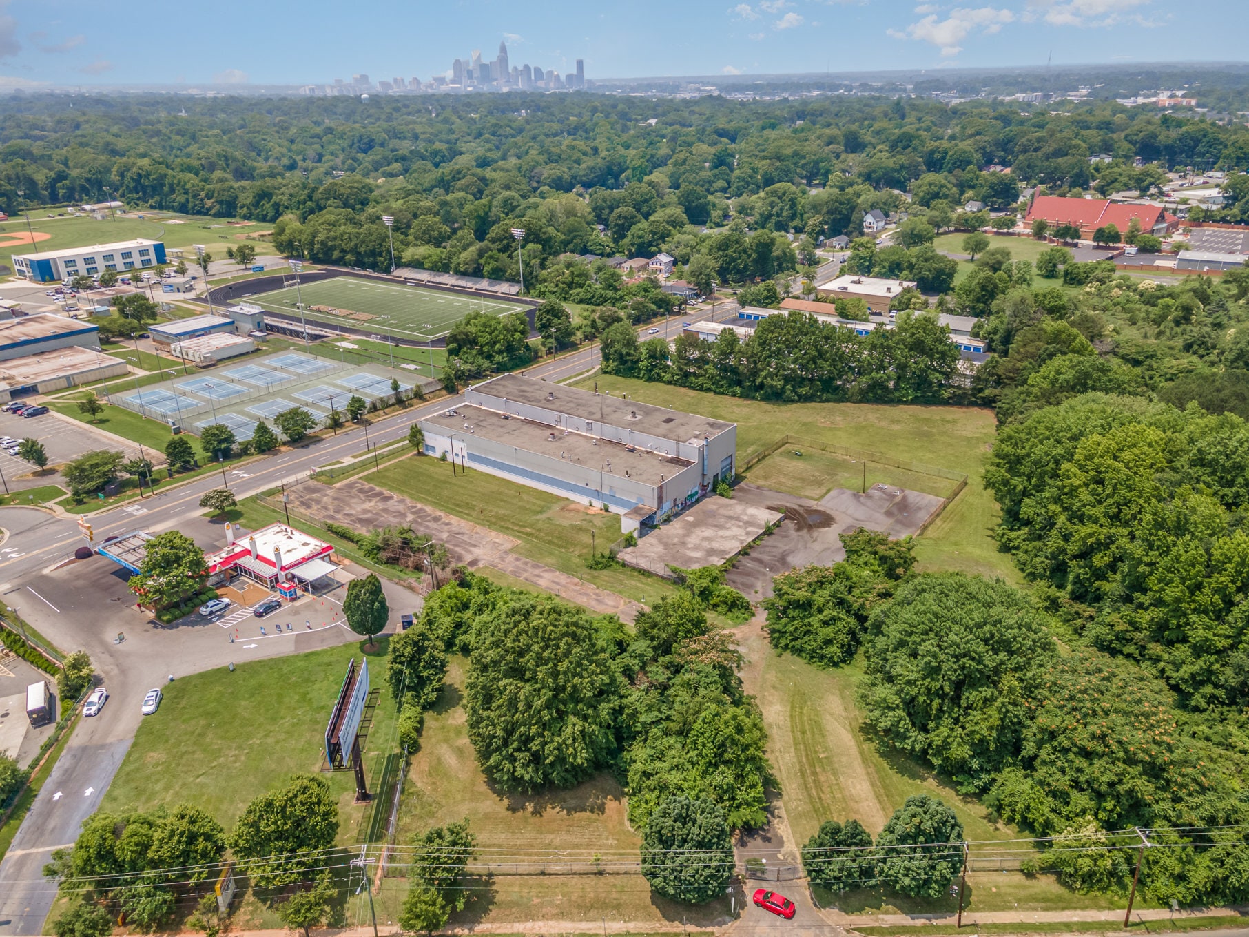 920 Eastway Dr, Charlotte, NC à vendre Photo du bâtiment- Image 1 de 8