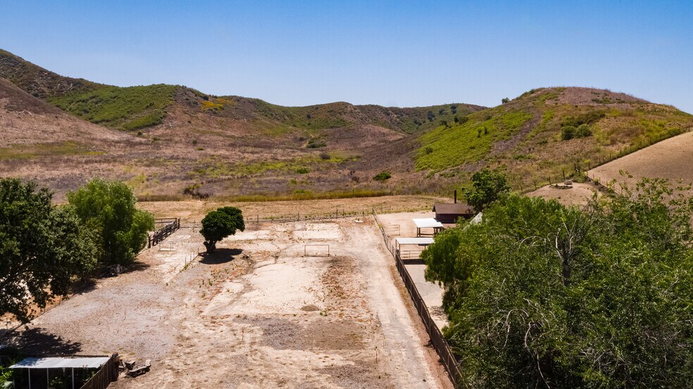 5324 Chesebro Rd, Agoura Hills, CA à vendre - Photo du bâtiment - Image 2 de 7