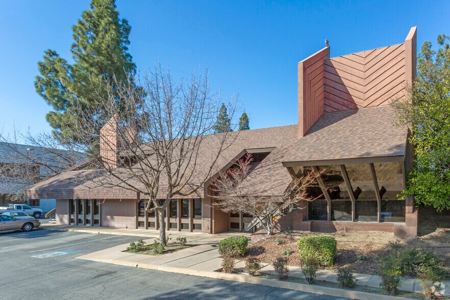 2307 N Fine Ave, Fresno, CA à vendre - Photo du bâtiment - Image 3 de 3