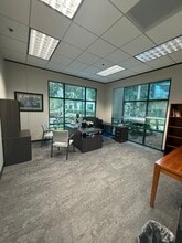 160 Fountain Pky, Saint Petersburg, FL for lease Interior Photo- Image 2 of 7