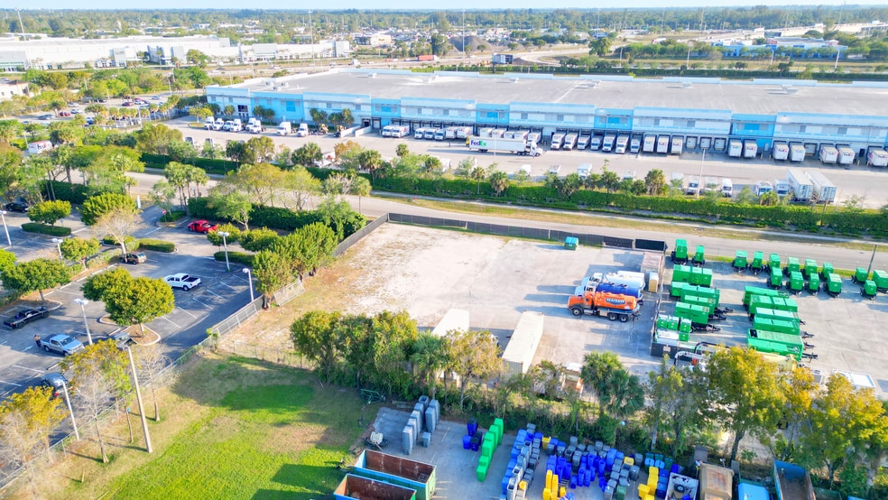 766 Pike Rd, West Palm Beach, FL for lease - Aerial - Image 2 of 7