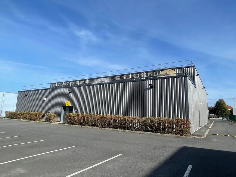 Flex in Reims for lease - Building Photo - Image 2 of 5