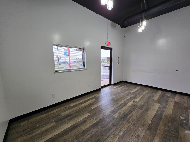 3895 N Euclid Ave, Bay City, MI for sale - Interior Photo - Image 3 of 11