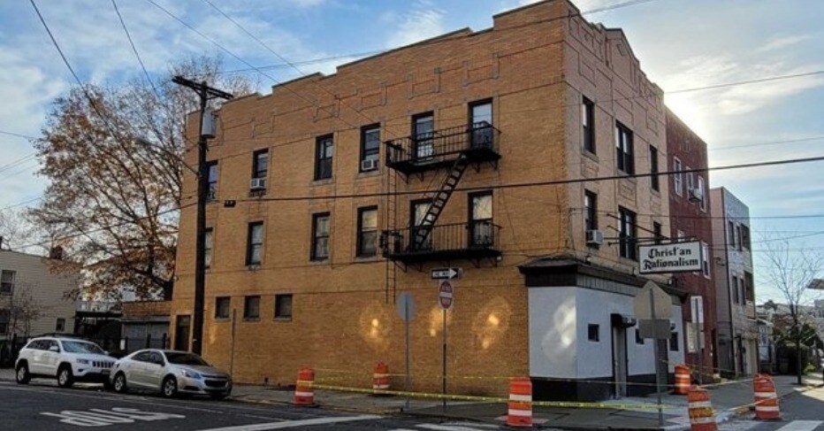 24 Martin Luther King Dr, Jersey City, NJ à vendre - Photo du bâtiment - Image 1 de 1