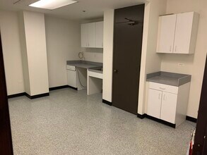 701 Lee St, Des Plaines, IL à louer Photo intérieure- Image 2 de 15