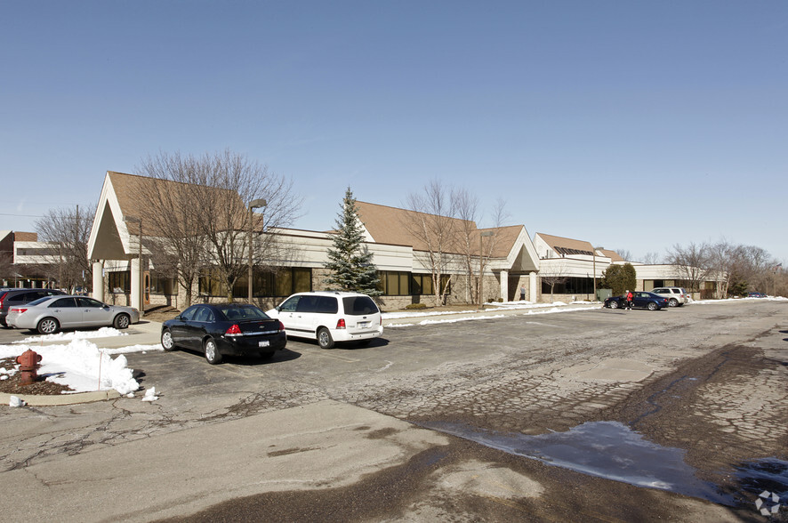 15130-15148 Levan Rd, Livonia, MI for lease - Building Photo - Image 2 of 2