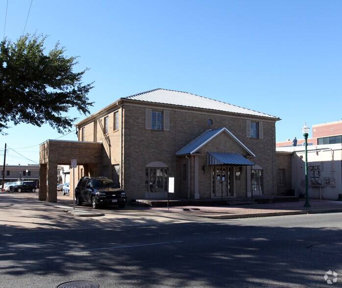 103 W Phillips St, Conroe, TX for sale - Primary Photo - Image 2 of 2