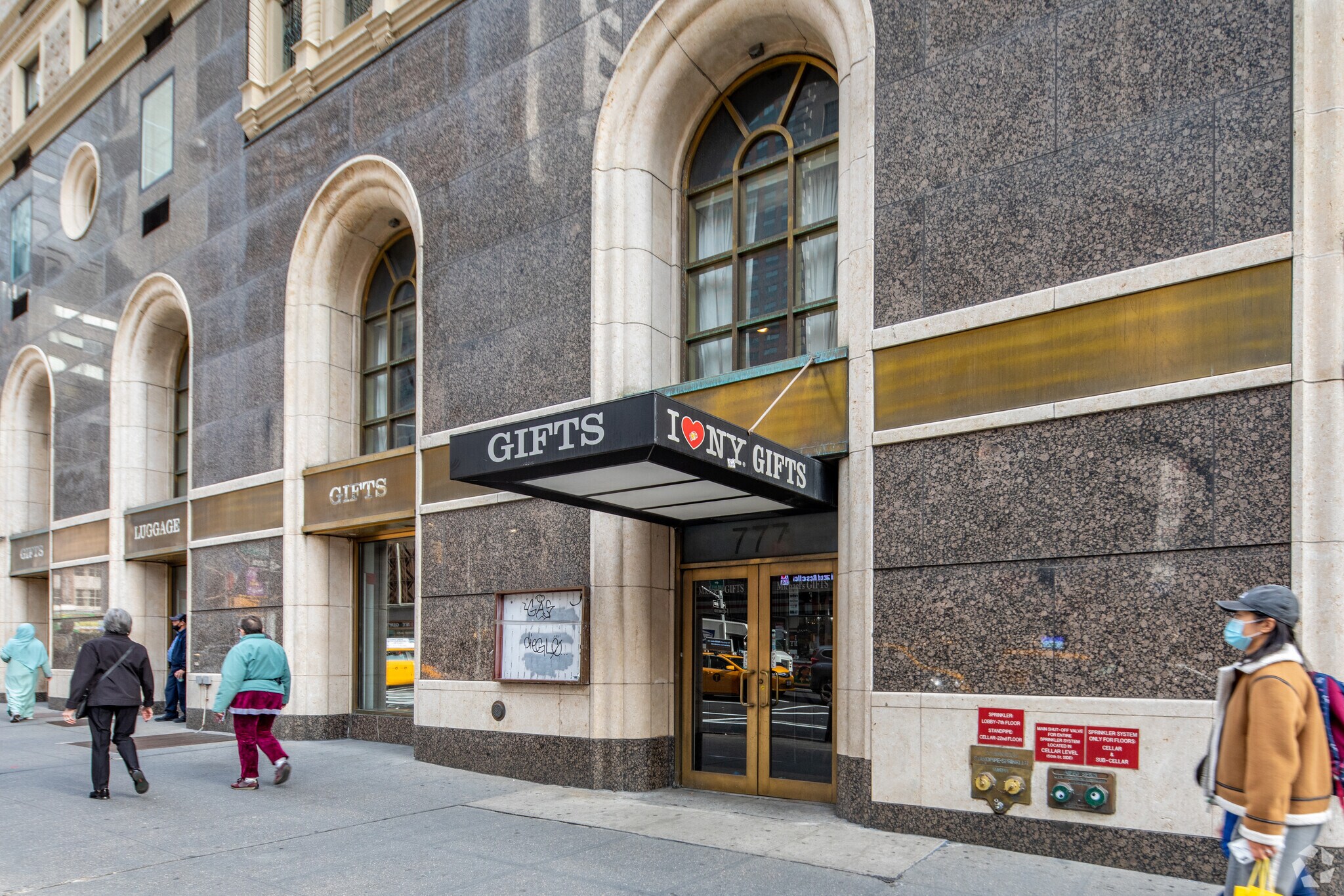 777 7th Ave, New York, NY for lease Building Photo- Image 1 of 8