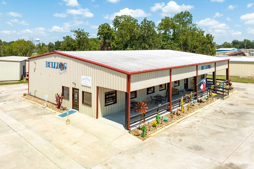 714 N Main St, Sweeny, TX à vendre - Photo du bâtiment - Image 3 de 33