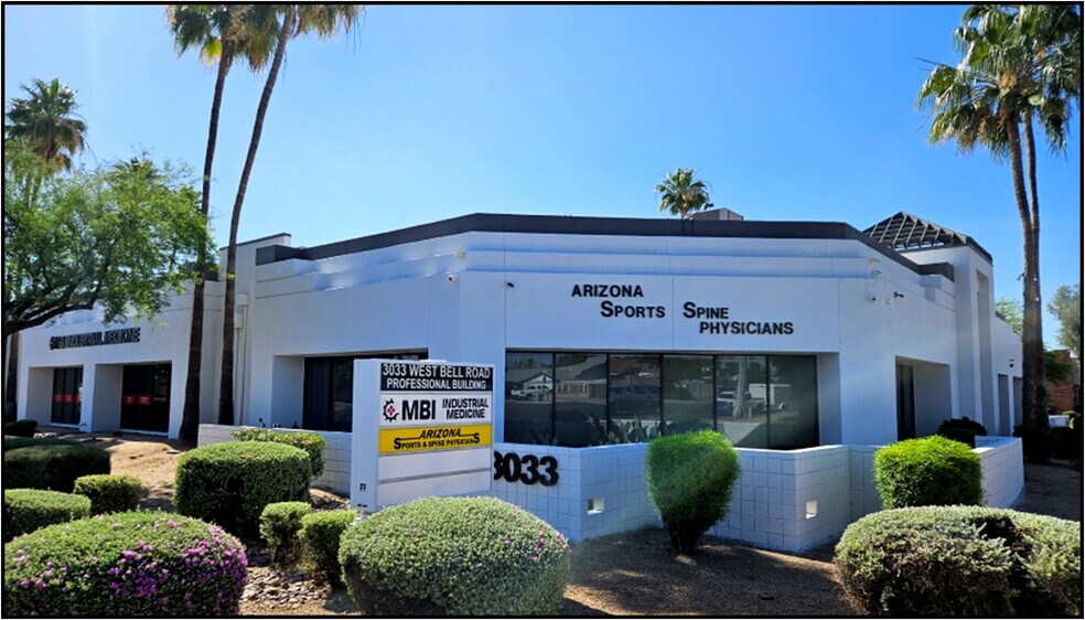 3033 W Bell Rd, Phoenix, AZ à louer - Photo du bâtiment - Image 3 de 5