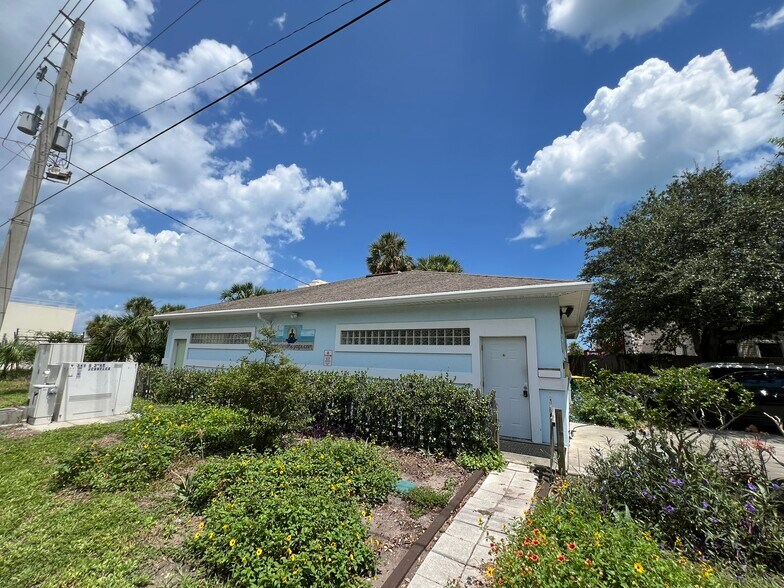 391 3rd Ave S, Jacksonville Beach, FL à louer - Photo du bâtiment - Image 2 de 17