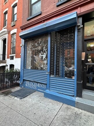 Plus de détails pour 445-447 W 50th St, New York, NY - Commerce de détail à louer