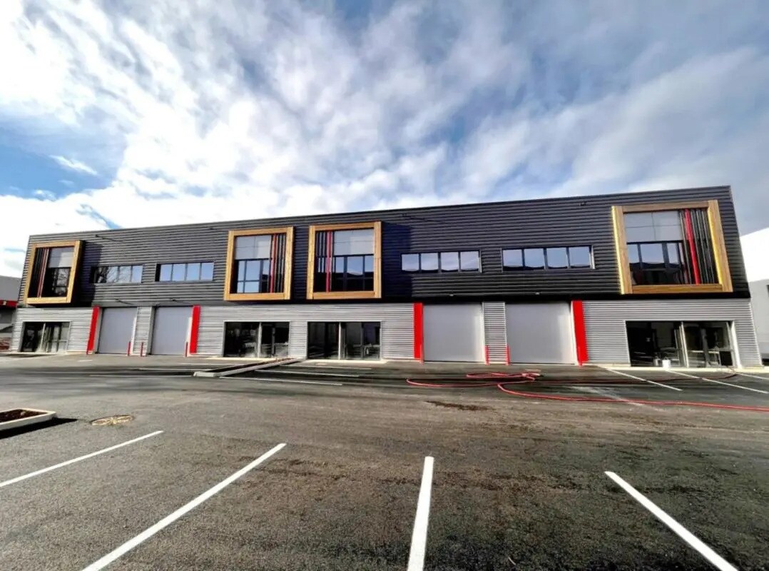 10-14 Rue De Bretagne, Saint-Quentin-Fallavier for lease Building Photo- Image 1 of 16
