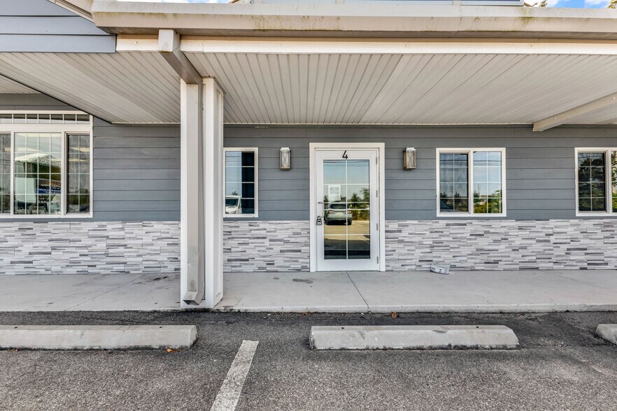 2032 El Jobean Rd, Port Charlotte, FL à louer - Photo du bâtiment - Image 2 de 33