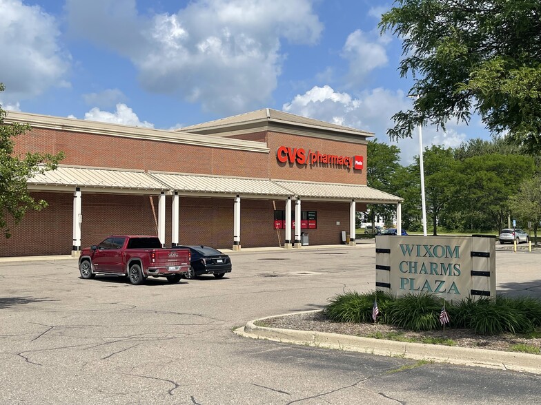 1537-1585 N Wixom Rd, Wixom, MI for lease - Building Photo - Image 2 of 5