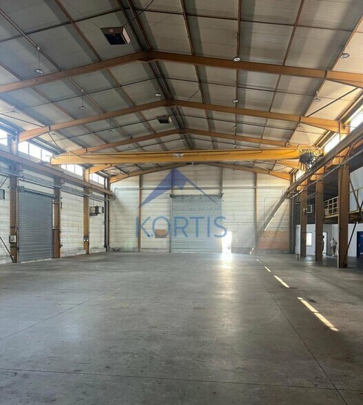 Industriel dans Vaulx-en-Velin à louer - Photo du bâtiment - Image 2 de 8