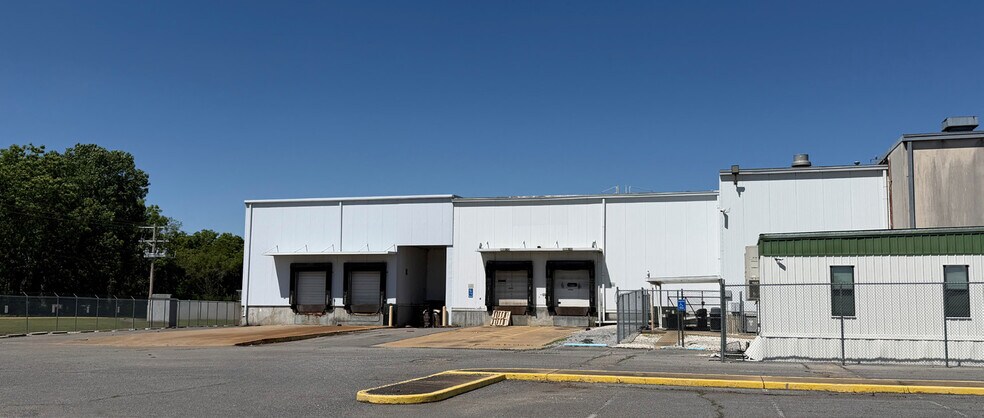 1651 S Airport Rd, West Memphis, AR à louer - Photo du bâtiment - Image 3 de 7