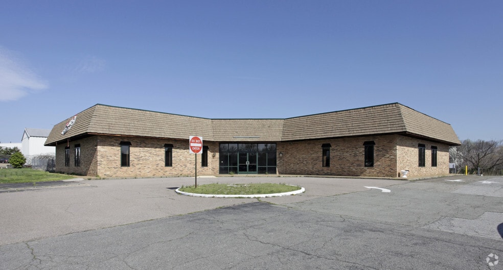 4800 Thalboro Street portfolio of 2 properties for sale on LoopNet.ca - Building Photo - Image 1 of 4