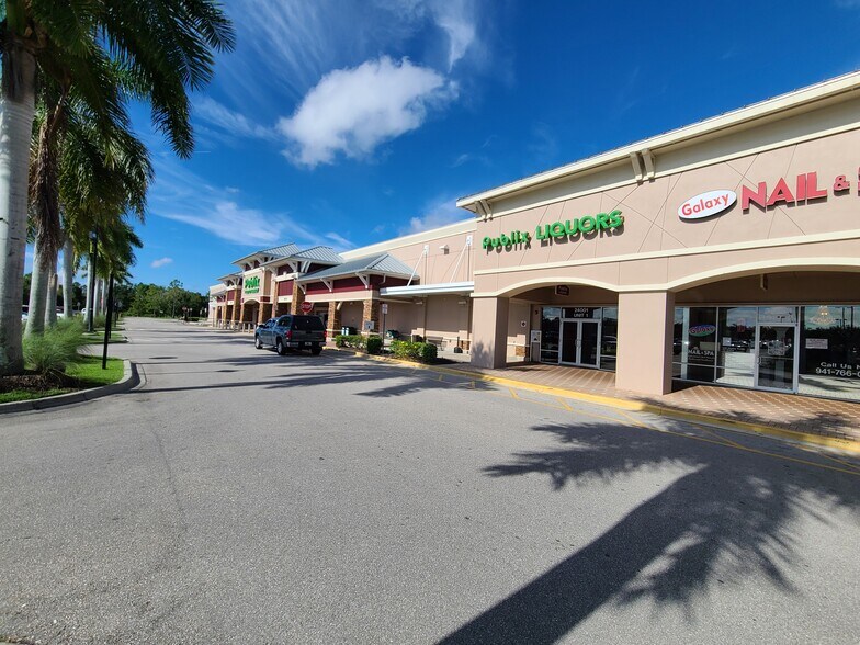24123 Peachland Blvd, Port Charlotte, FL à louer - Photo du bâtiment - Image 3 de 11