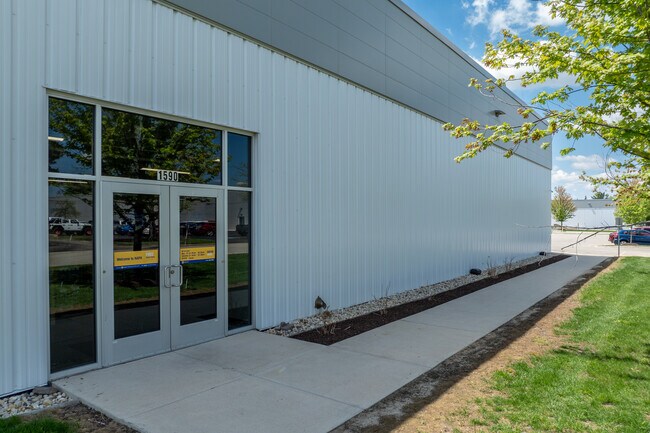 Plus de détails pour 1670 Northrock Ct, Rockford, IL - Industriel à louer
