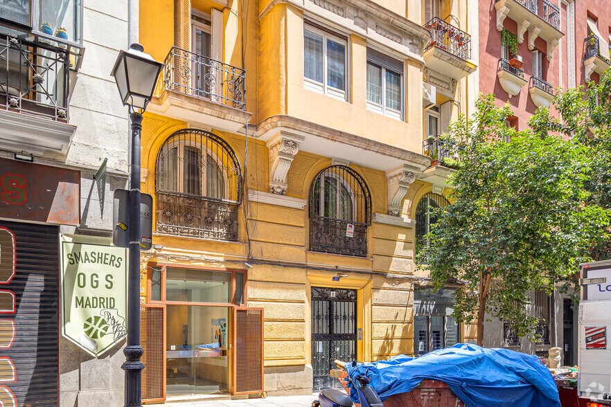 Immeuble residentiel dans Madrid, Madrid à vendre - Photo du bâtiment - Image 2 de 2