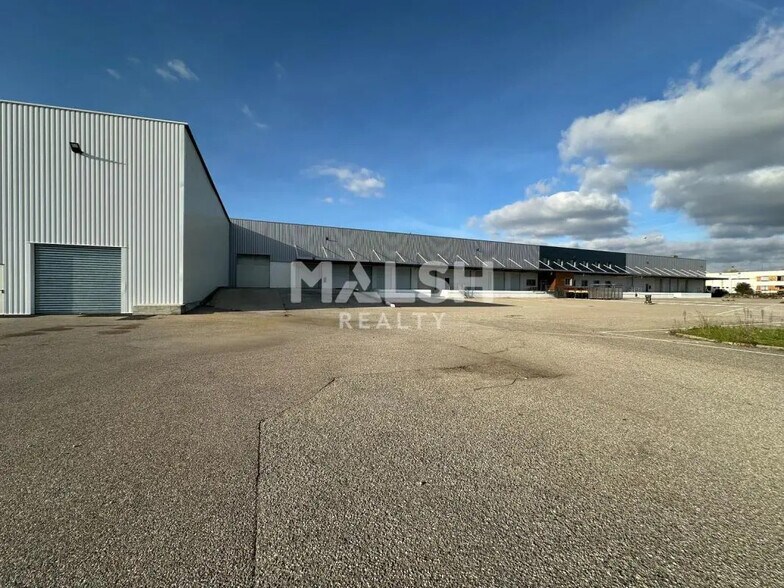 Bureau dans Corbas à louer - Photo du bâtiment - Image 2 de 18