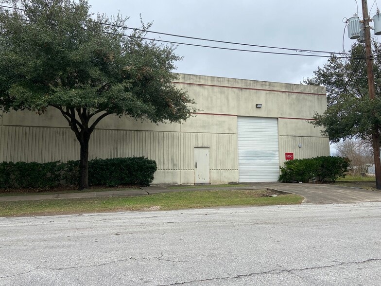 6425 Harrisburg Blvd, Houston, TX à vendre - Photo du bâtiment - Image 3 de 4