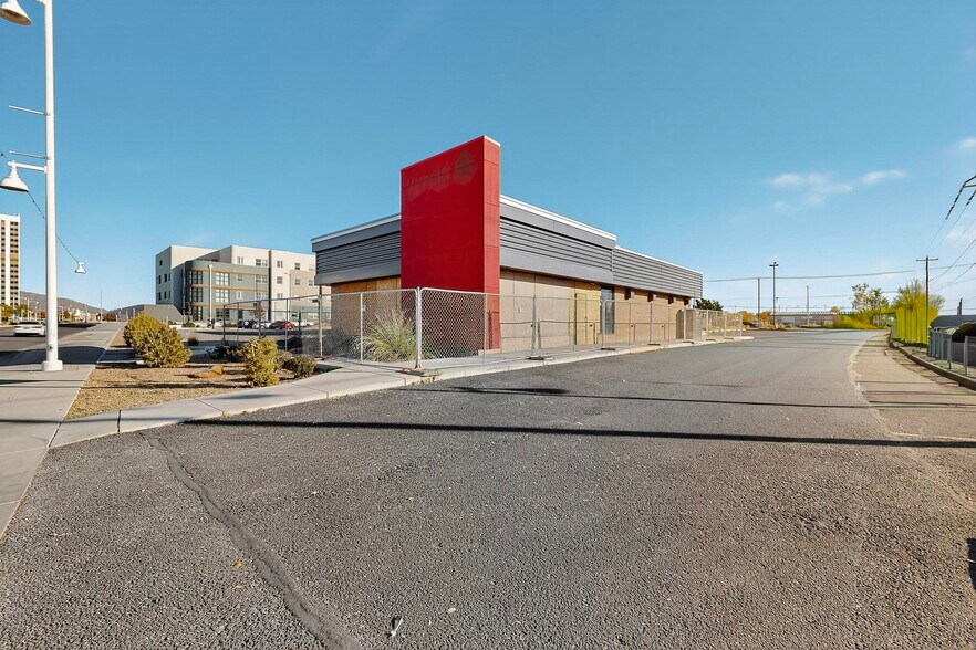 4900 Central Ave SE, Albuquerque, NM à vendre - Photo du bâtiment - Image 2 de 41