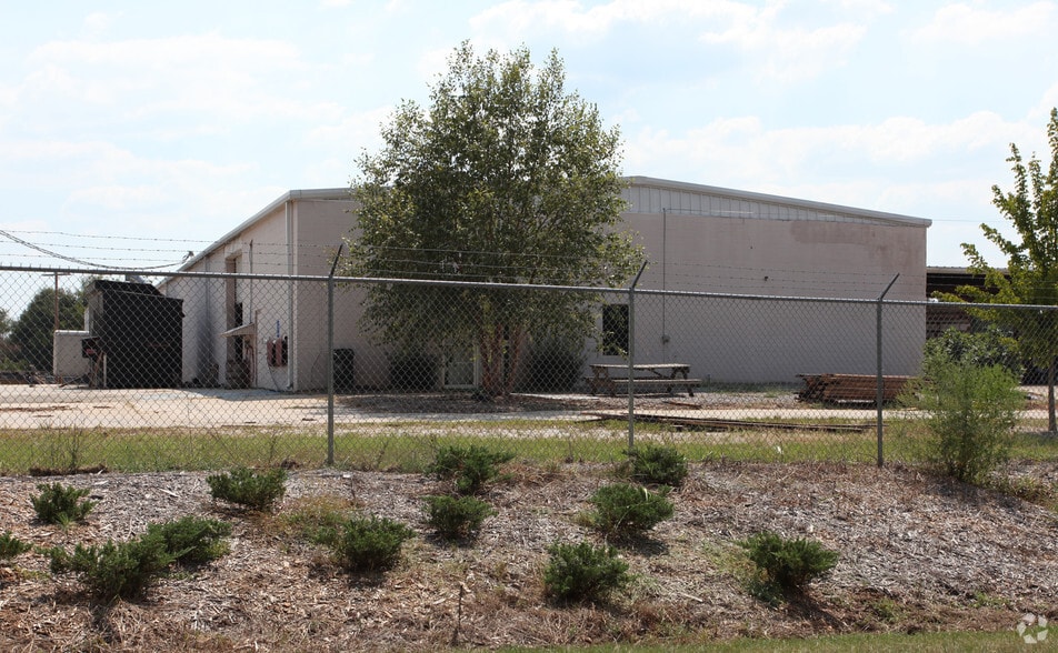 130 Pine Grove Rd, Locust Grove, GA for lease - Building Photo - Image 2 of 7
