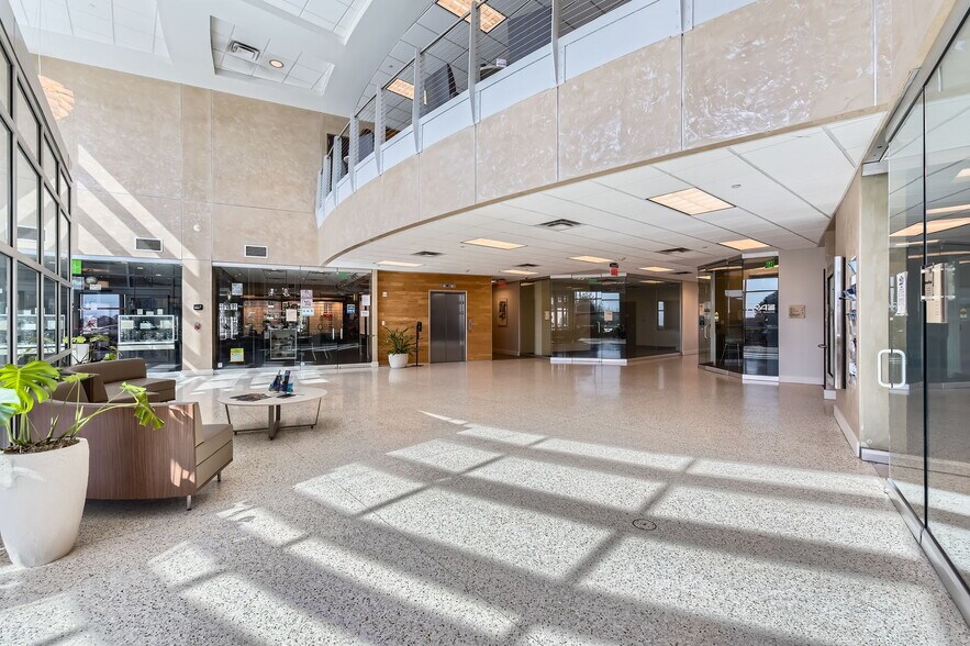 5625 Eiger Rd, Austin, TX à louer - Photo du bâtiment - Image 2 de 12