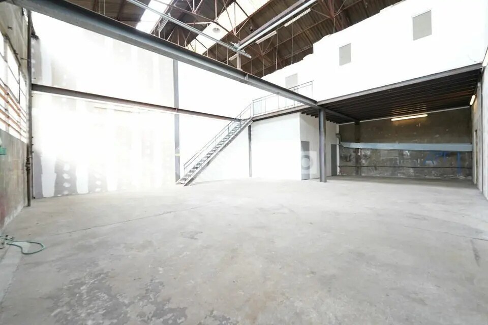 Flex in Feyzin for lease Building Photo- Image 1 of 12