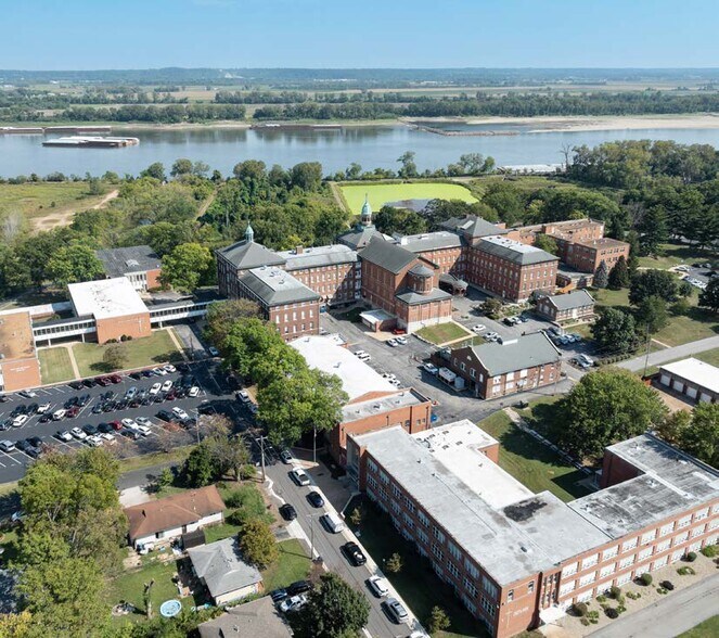 320 E Ripa Ave, Lemay, MO à vendre - Photo du bâtiment - Image 2 de 28