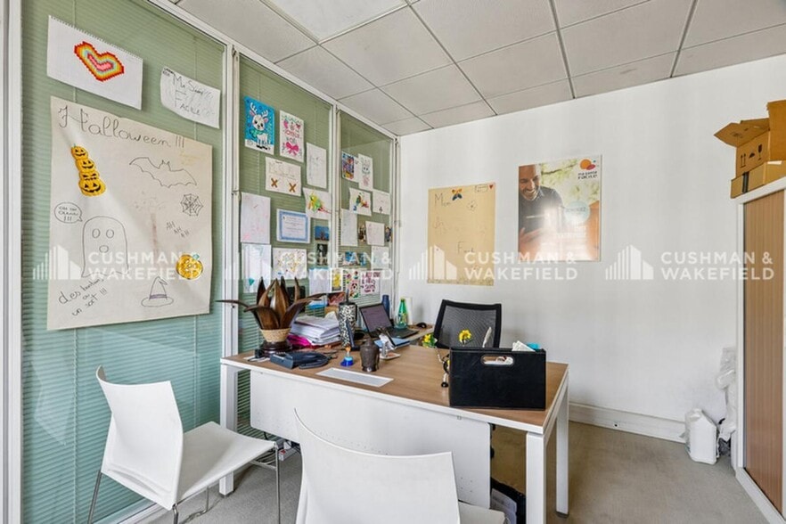 31 Rue De Châteaudun, Paris for lease - Interior Photo - Image 2 of 15