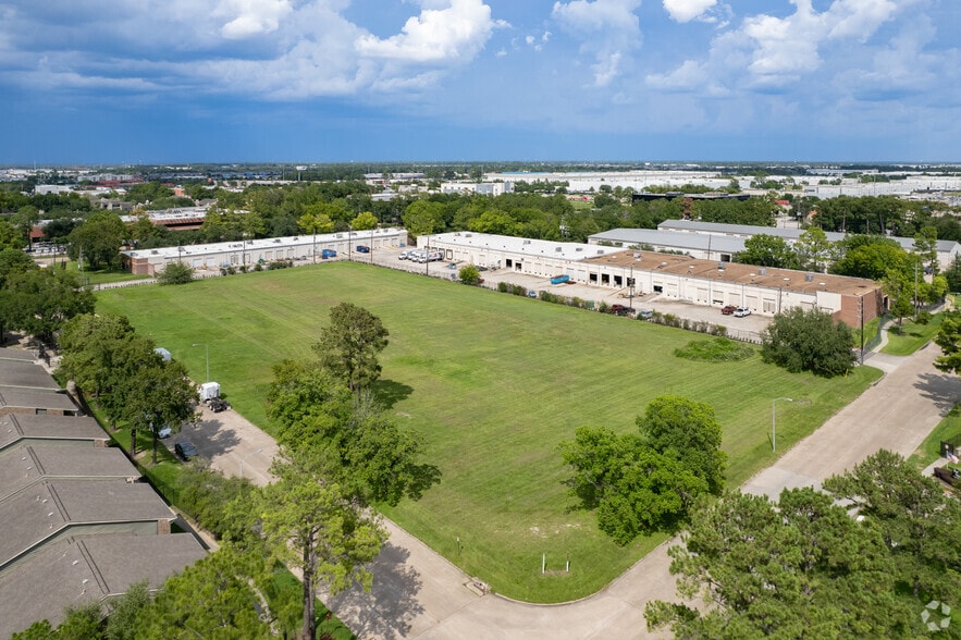 232 Barren Springs Dr, Houston, TX for sale - Building Photo - Image 3 of 15