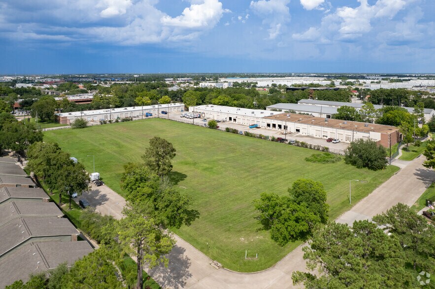 232 Barren Springs Dr, Houston, TX à vendre - Photo du bâtiment - Image 3 de 15