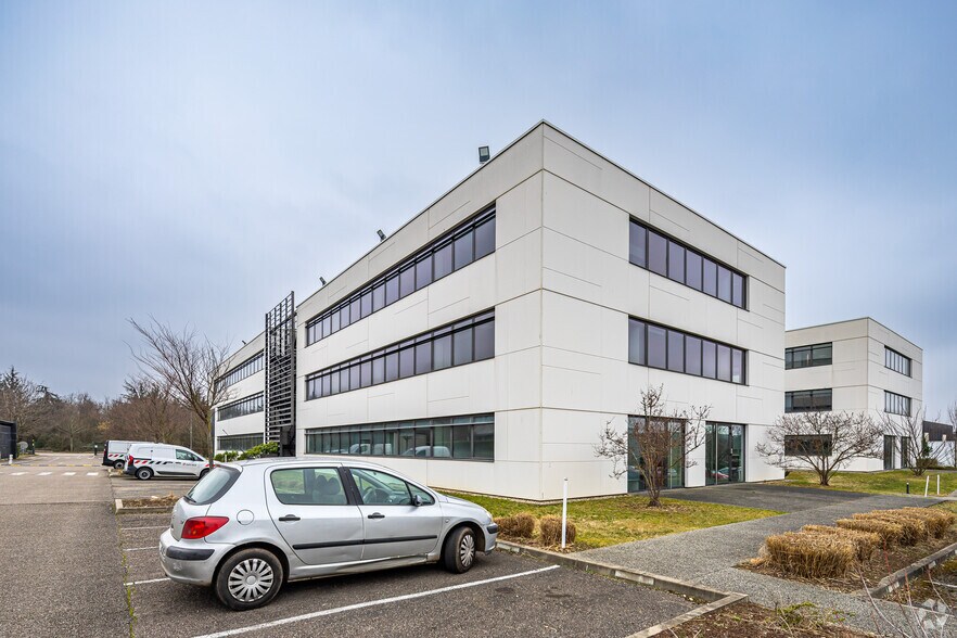 Office in Saint-Priest for lease - Building Photo - Image 2 of 2