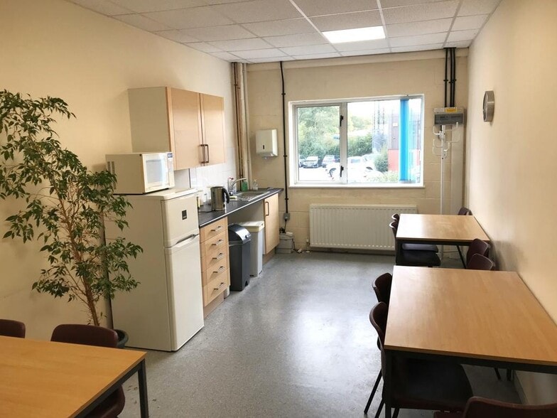 10-16 Little Balmer, Buckingham for lease - Building Photo - Image 3 of 5